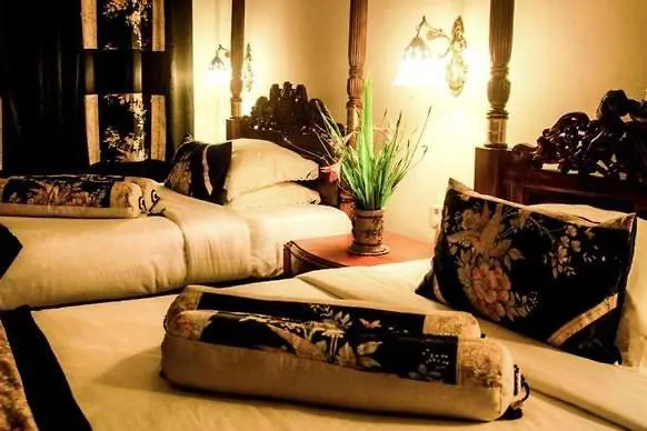 Manor House-Канди 3*, Канди